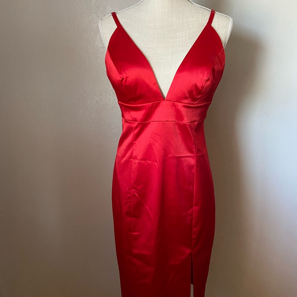 Red dress - Picture 2 of 3